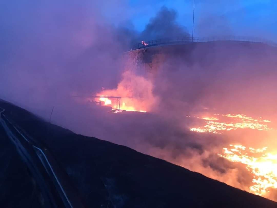 В Северодонецке из-за обстрелов загорелась школа, а в Лисичанске – нефтяное хранилище: погибли 2 человека, 2 ребёнка ранены 6