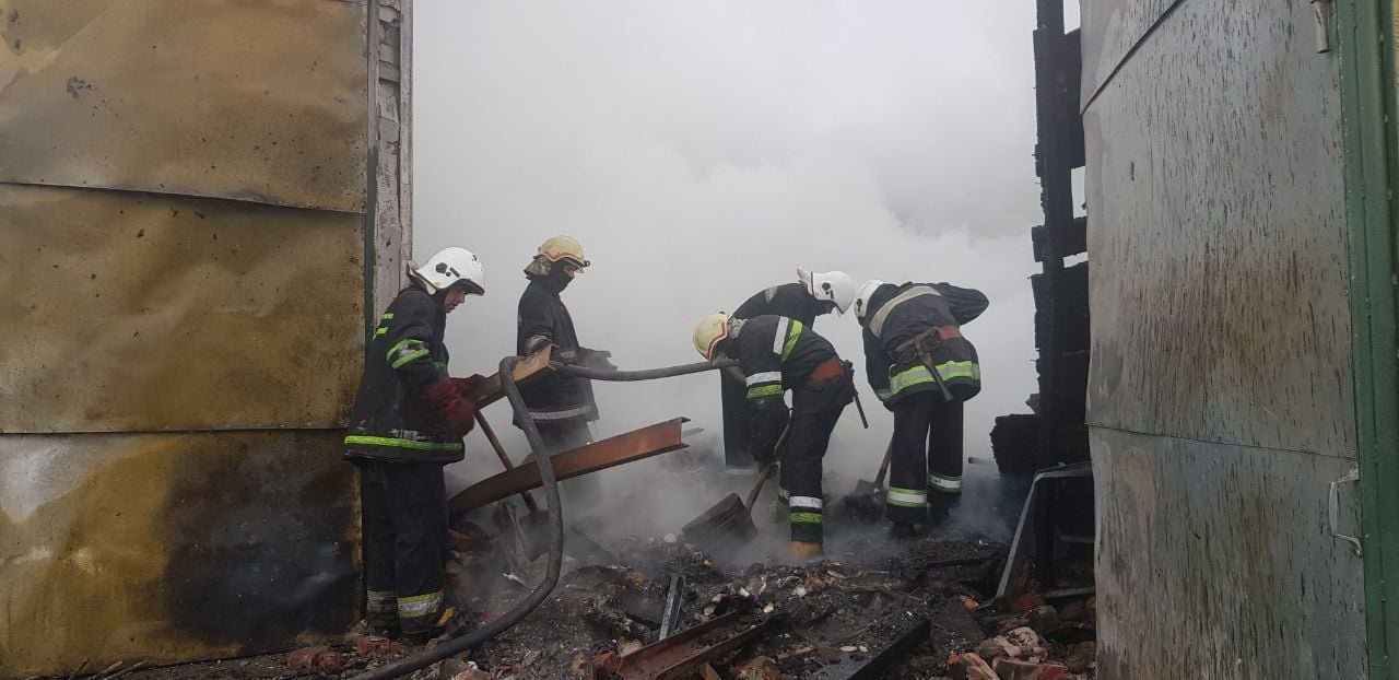 Под завалами дома в Харьковской области нашли тела взрослого и ребёнка 2