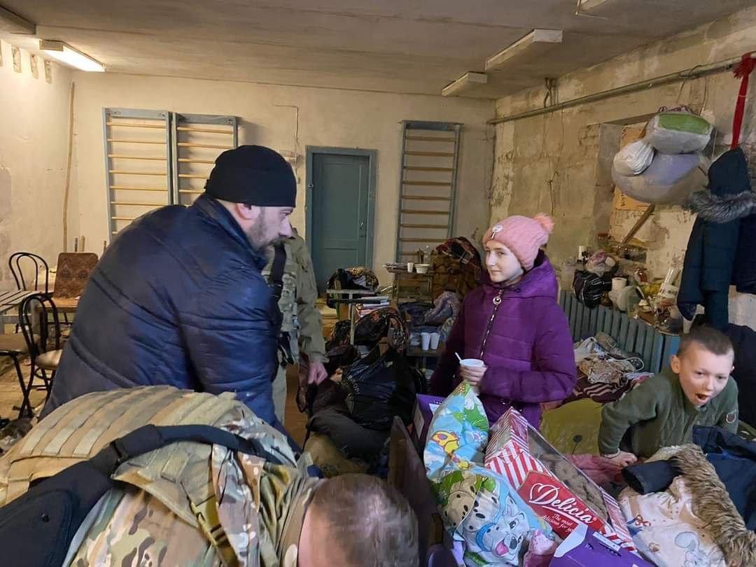 В селе под Черниговом в подвале школы оккупанты держали в заложниках более 150 местных жителей 1