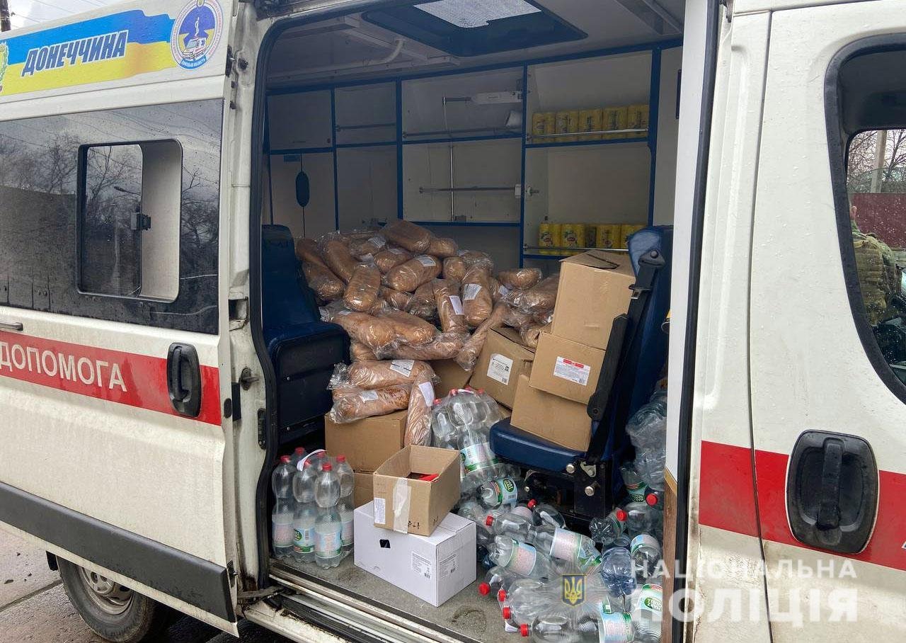 Окупанти відкрили вогонь по мирному місті Мар'їнка: поліцейські під обстрілом евакуювали поранених жителів 3
