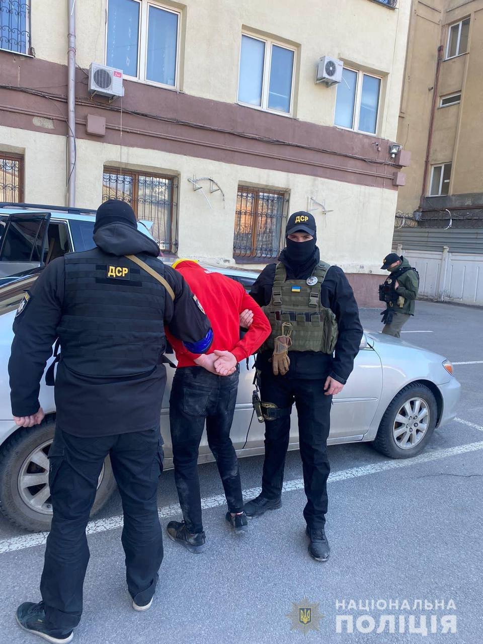 В Харьковской области парни расстреляли людей в автомобиле, а затем сожгли их тела 1