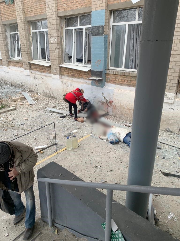 У Вугледарі бойовики обстріляли пункт, де люди отримували гуманітарну допомогу: загинули 2 мирні жителі, ще 5 поранені 2