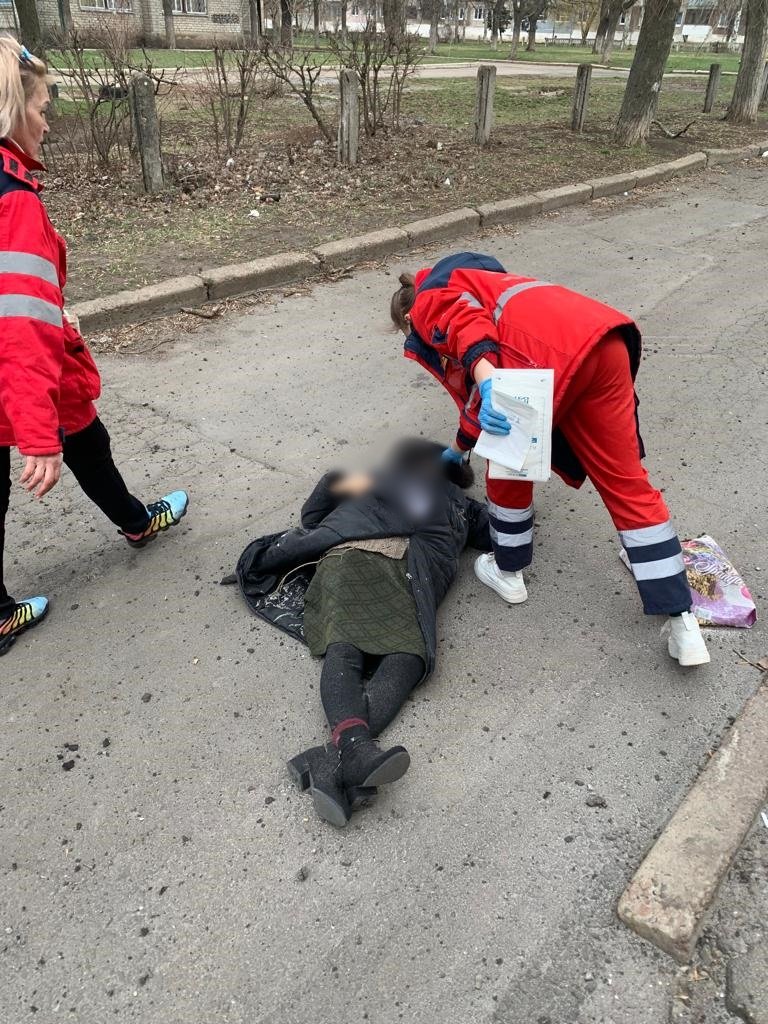 У Вугледарі бойовики обстріляли пункт, де люди отримували гуманітарну допомогу: загинули 2 мирні жителі, ще 5 поранені 3