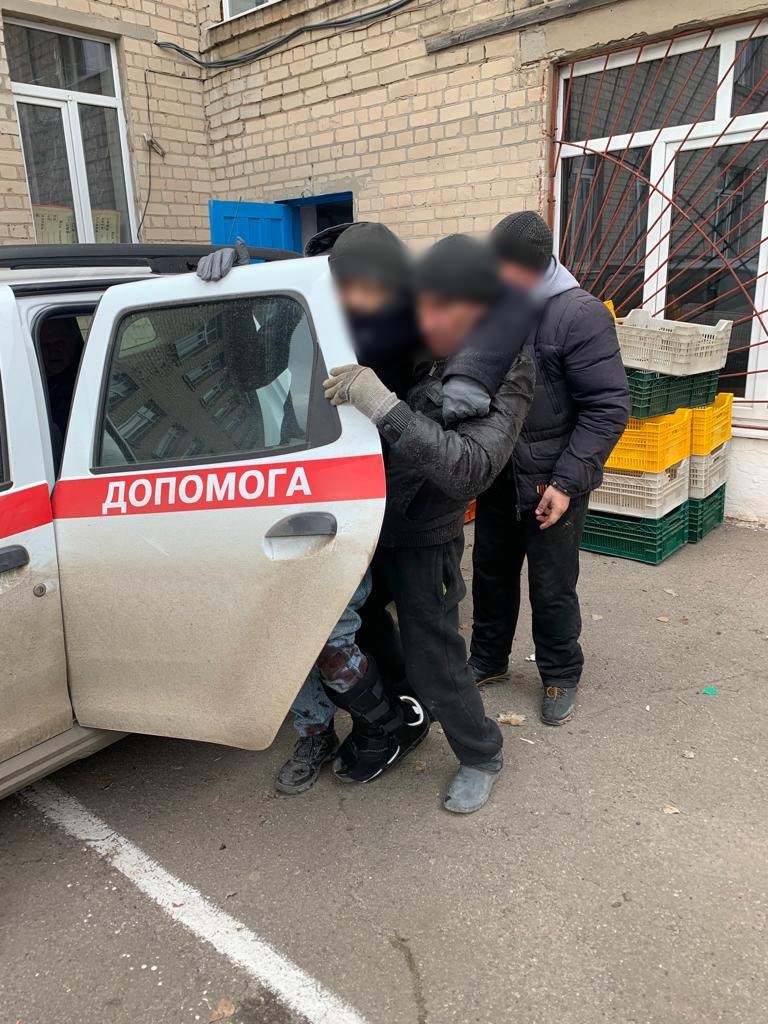 У Вугледарі бойовики обстріляли пункт, де люди отримували гуманітарну допомогу: загинули 2 мирні жителі, ще 5 поранені 1