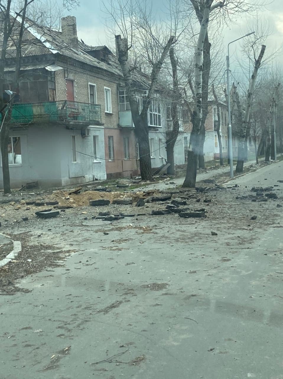 Рашисти обстріляли Сєверодонецьк: горять 10 багатоповерхівок 3