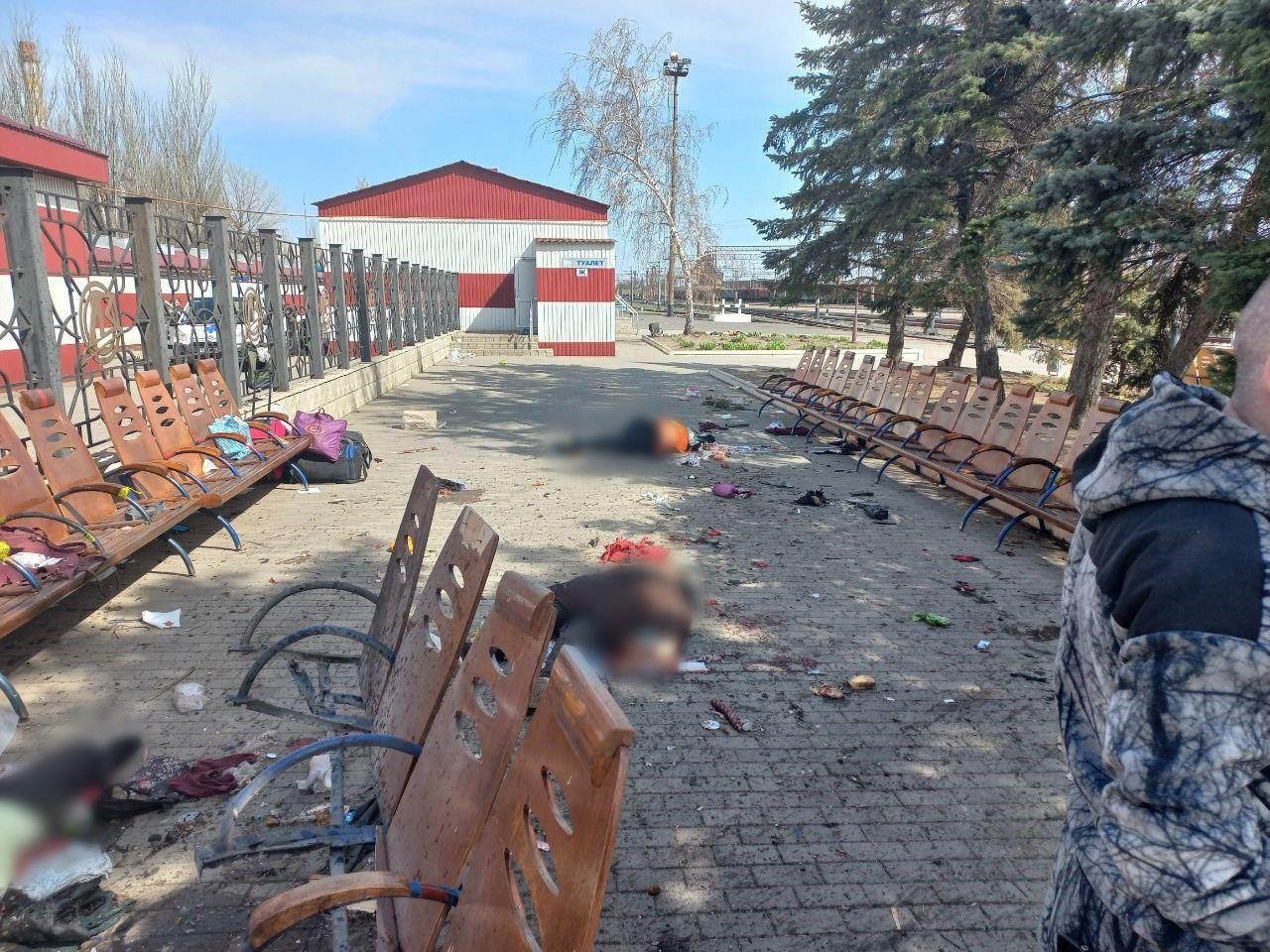 Удар по железнодорожному вокзалу в Краматорске: погибли 39 человек, из них — 4 ребёнка 3