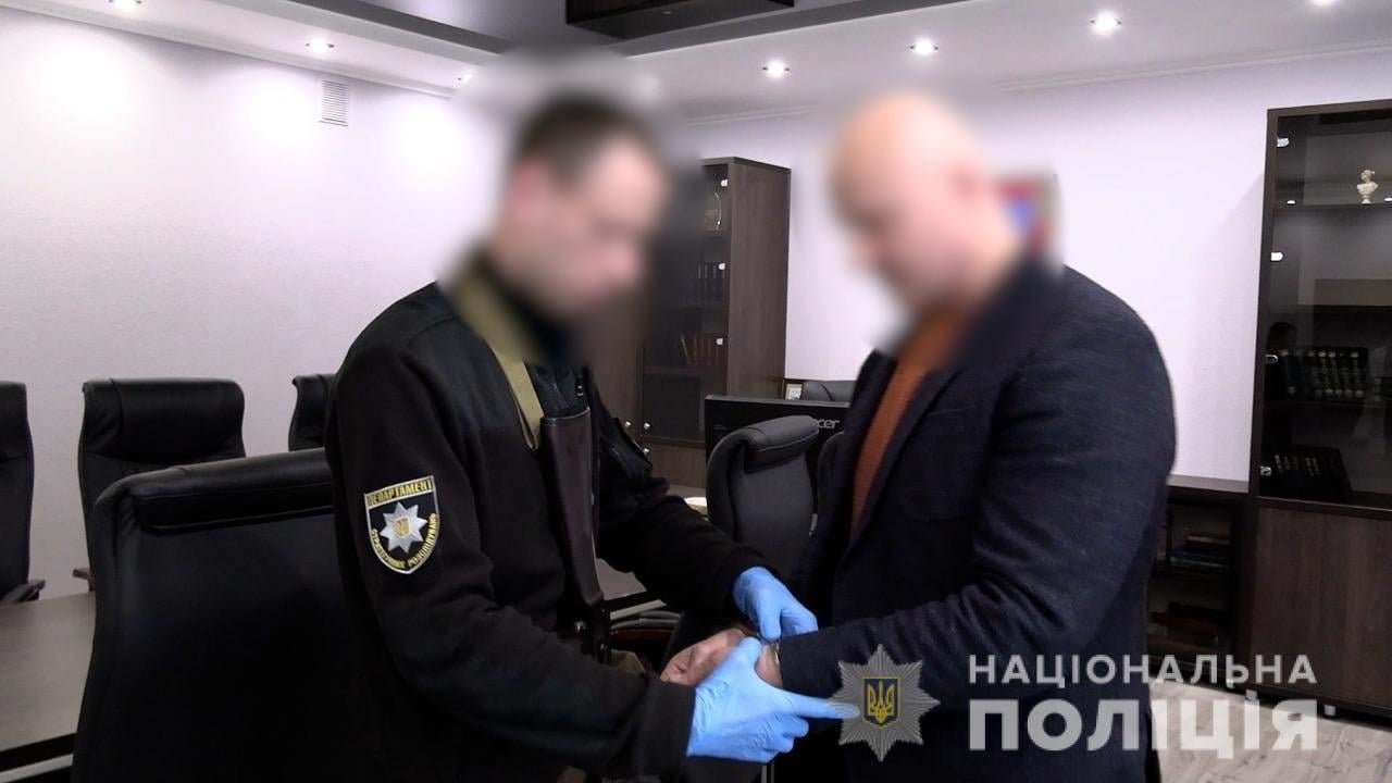 Мэр Немирова избил волонтёра и устроил стрельбу из автомата в горсовете 3