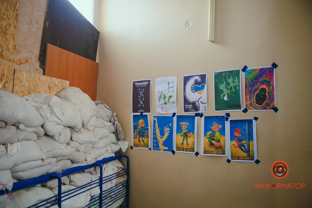 Тонны продуктов и лекарств, тысячи бронежилетов и помощь десяткам тысяч беженцев: как справляются волонтёры Днепра 1