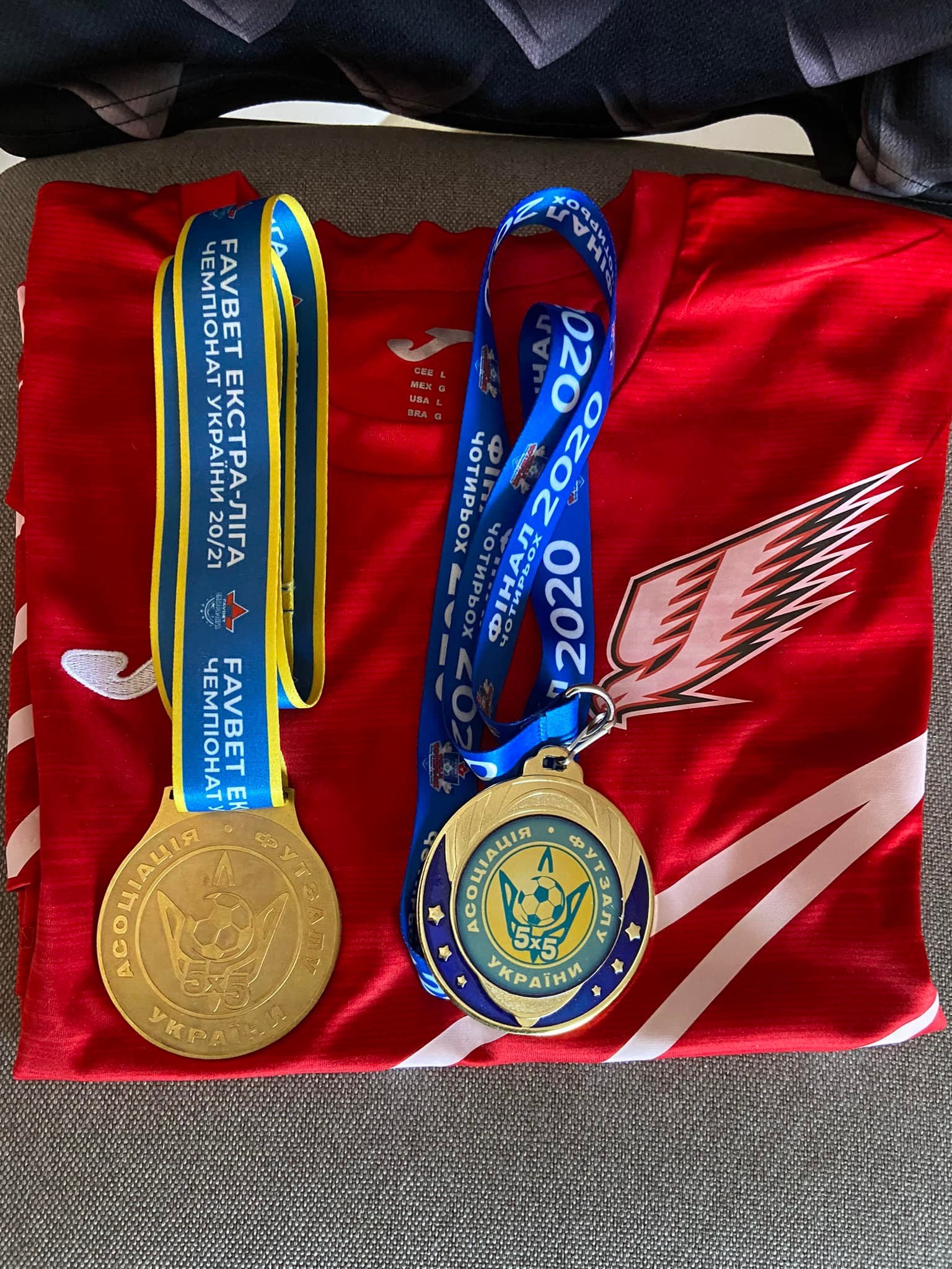 Украинский спортсмен продал две золотые медали и передал деньги ВСУ 1