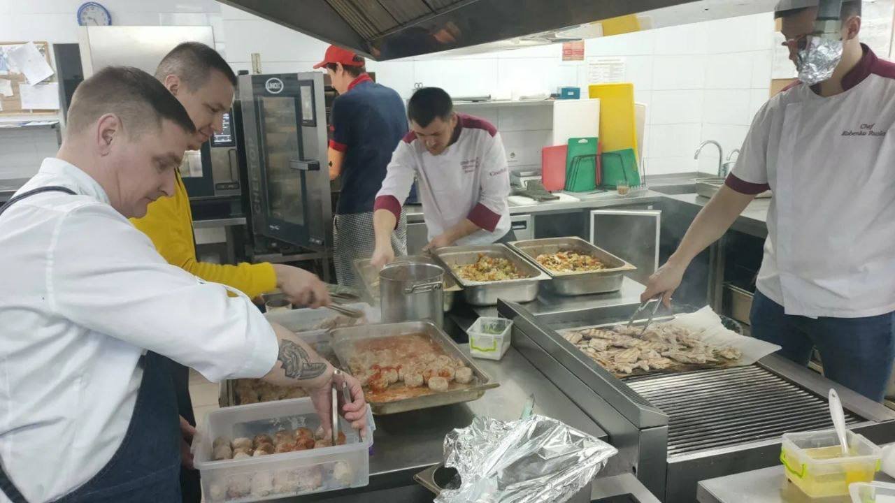 Слава героям-волонтёрам! Здоровое питание поддерживает ВСУ и спасает переселенцев 1