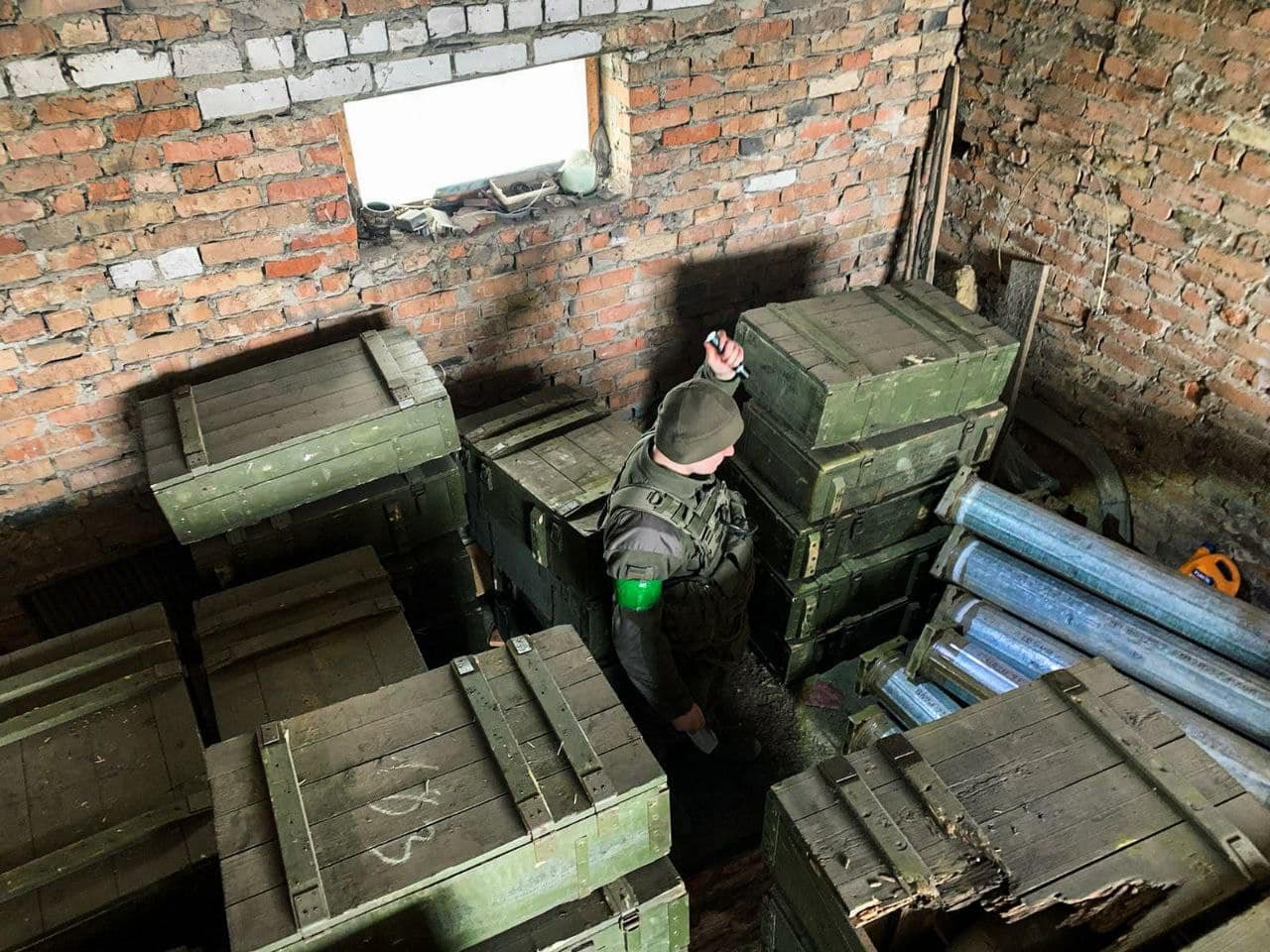 Под Киевом нашли склад с боеприпасами оккупантов 1