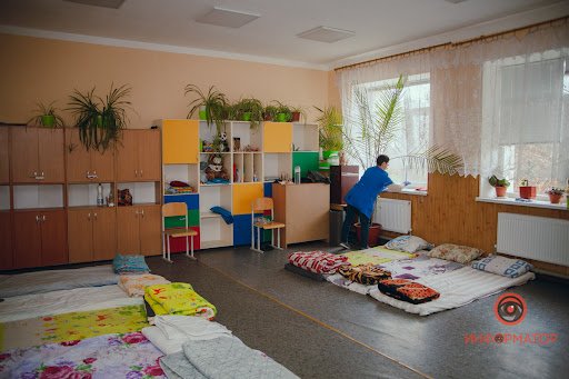 Гаряча евакуація: священик із Волоського вивозить людей з-під обстрілу 1