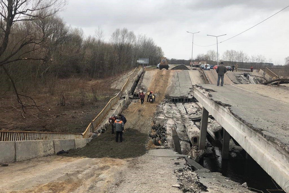 Чернігівщина зводить тимчасові мости і генерально прибирає трасу на Київ – ОП 1