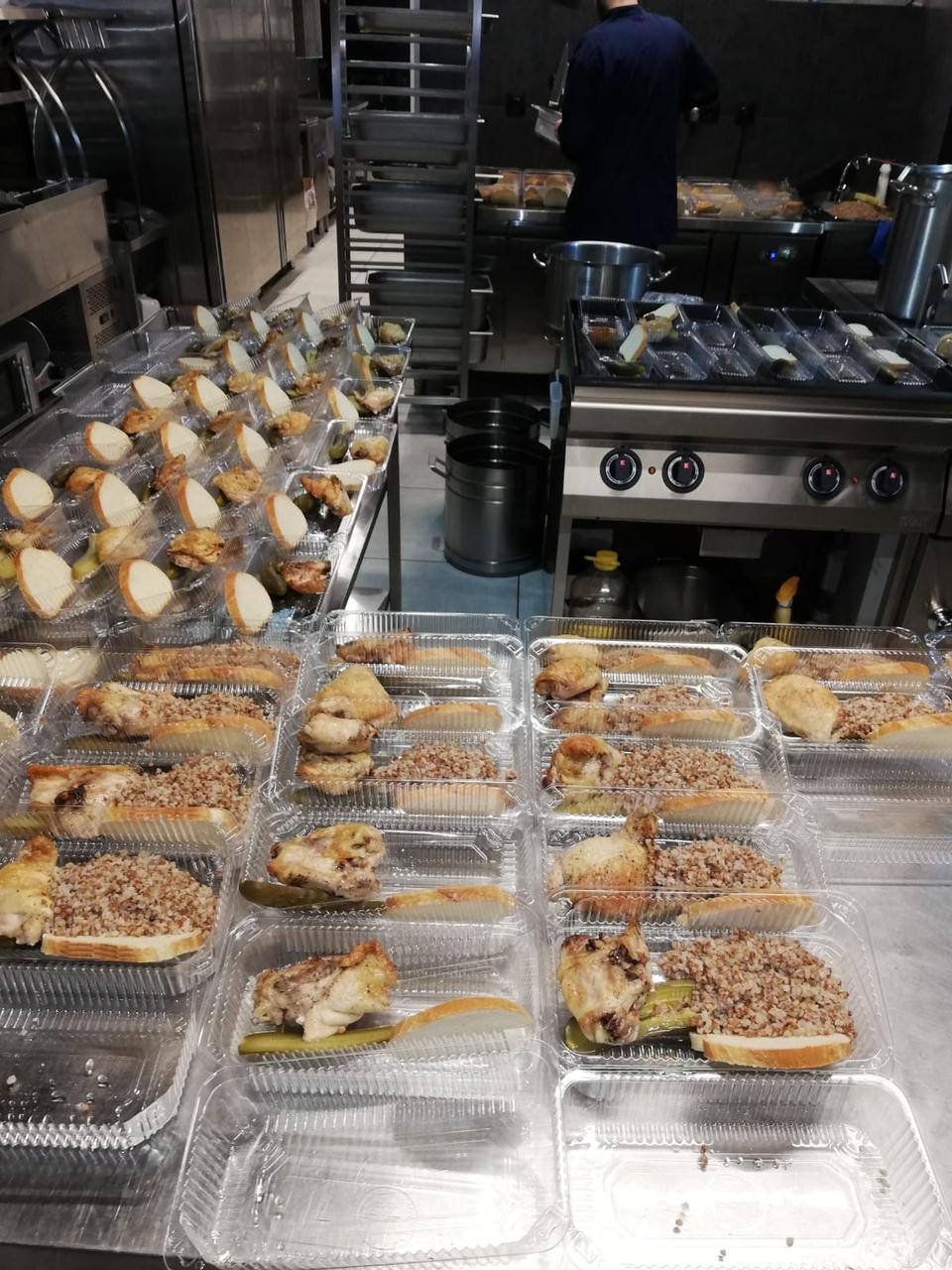 БРСМ-Нафта в умовах війни: безкоштовне пальне, хостели, їжа для військових і населення 4