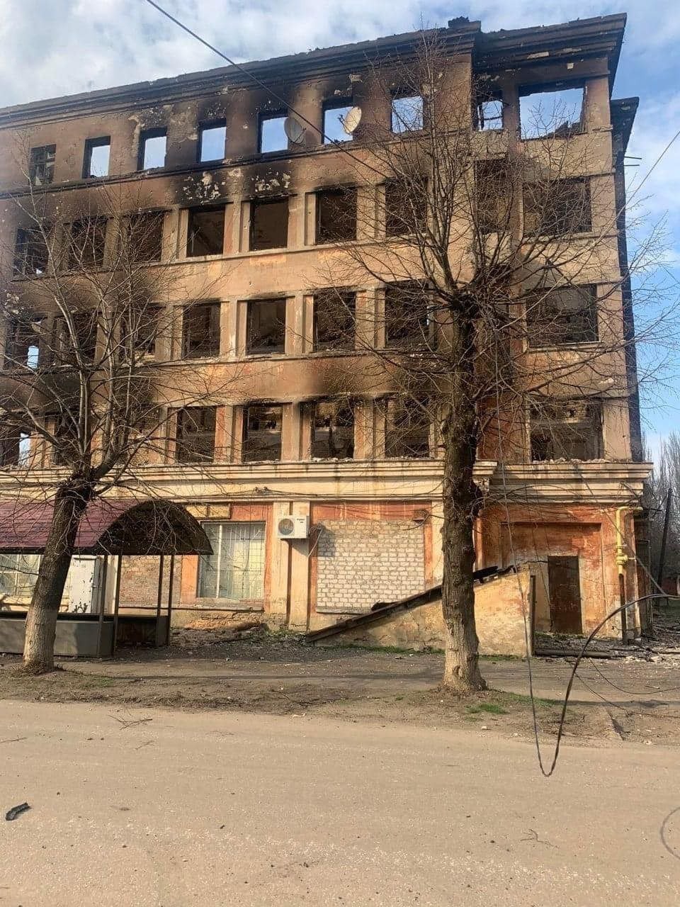 Оккупанты продолжают обстреливать Луганскую область: горят целые жилые кварталы 1