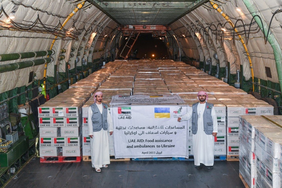 ОАЕ відправили в Україну 50 тонн гуманітарки та машини швидкої допомоги 1