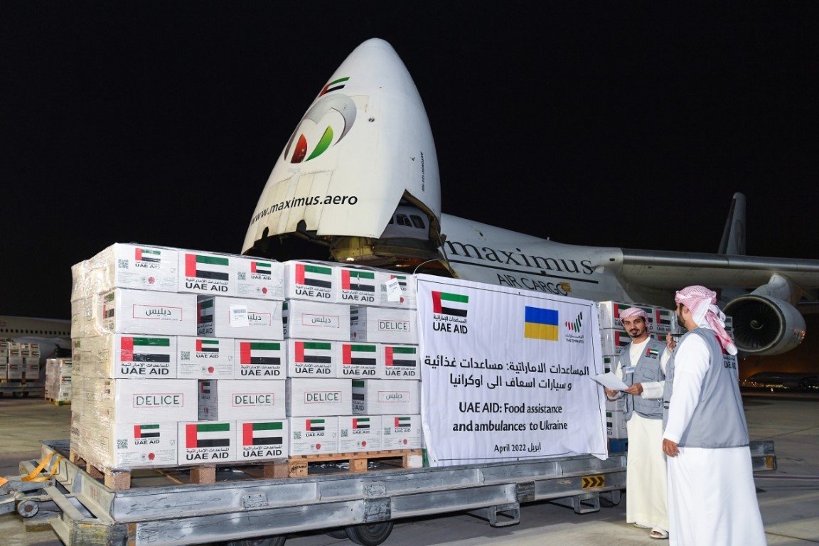 ОАЕ відправили в Україну 50 тонн гуманітарки та машини швидкої допомоги 2