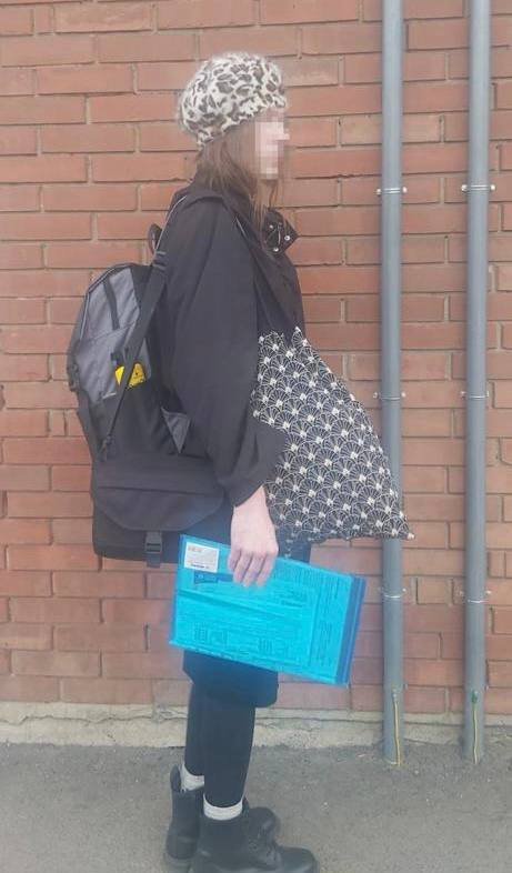 Леопардовий берет, довге волосся та спідниця: хлопець на таксі намагався виїхати з Одеської області до Молдови 1