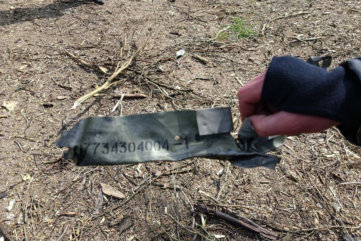 В Запорожье силы ПВО сбили две ракеты оккупантов: осколки упали на жилой квартал — пострадала женщина 3