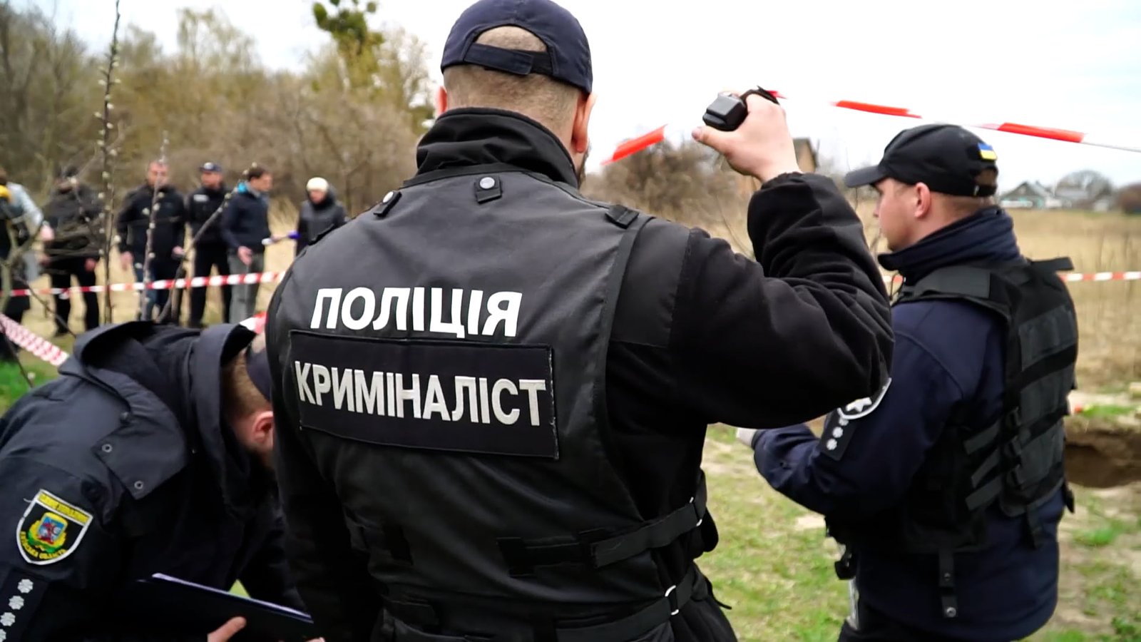В Бородянке нашли две братские могилы с погибшими от рук российских оккупантов: среди убитых 15-летняя девочка 1