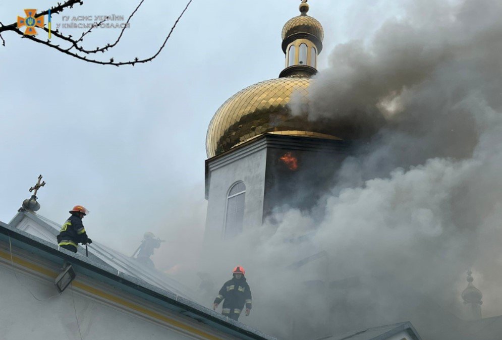 В Гостомеле загорелась Свято-Покровская церковь 1