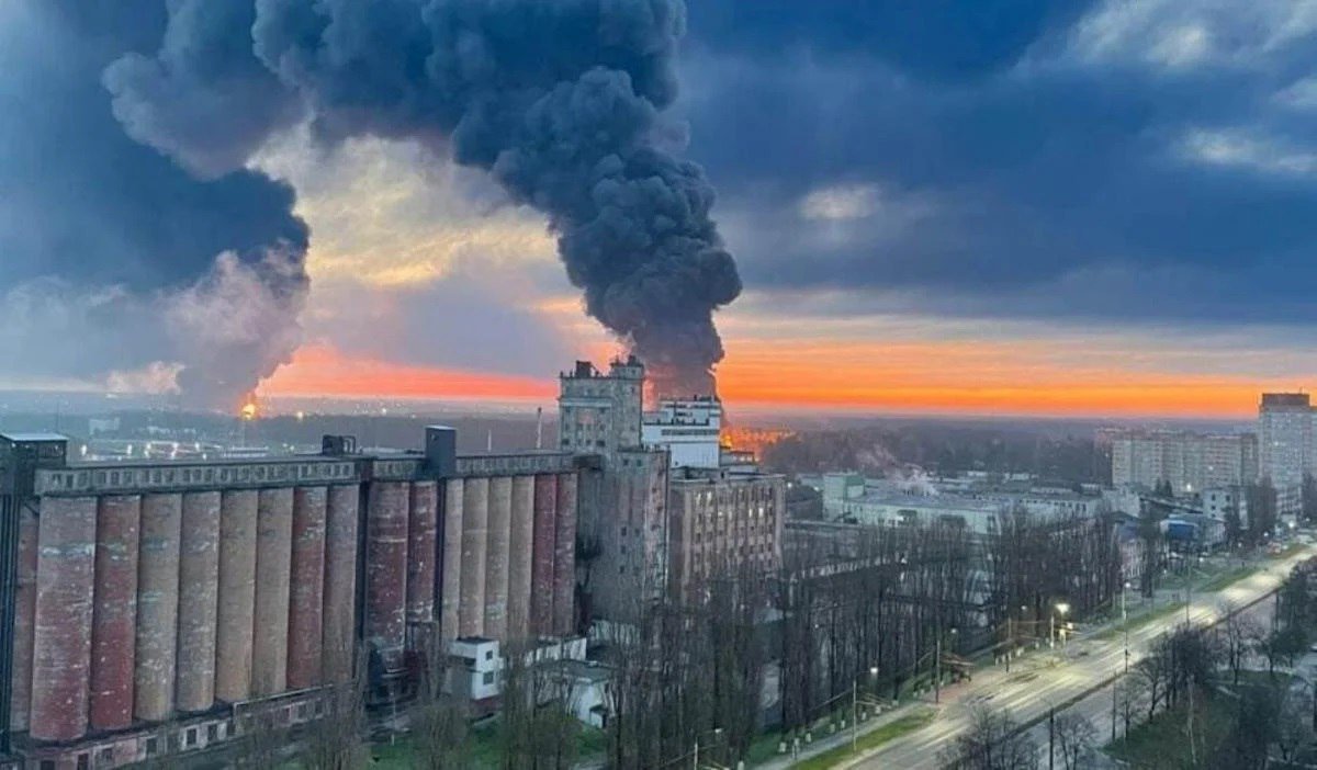 Как в россии восприняли пожары на нефтебазах Брянска 9