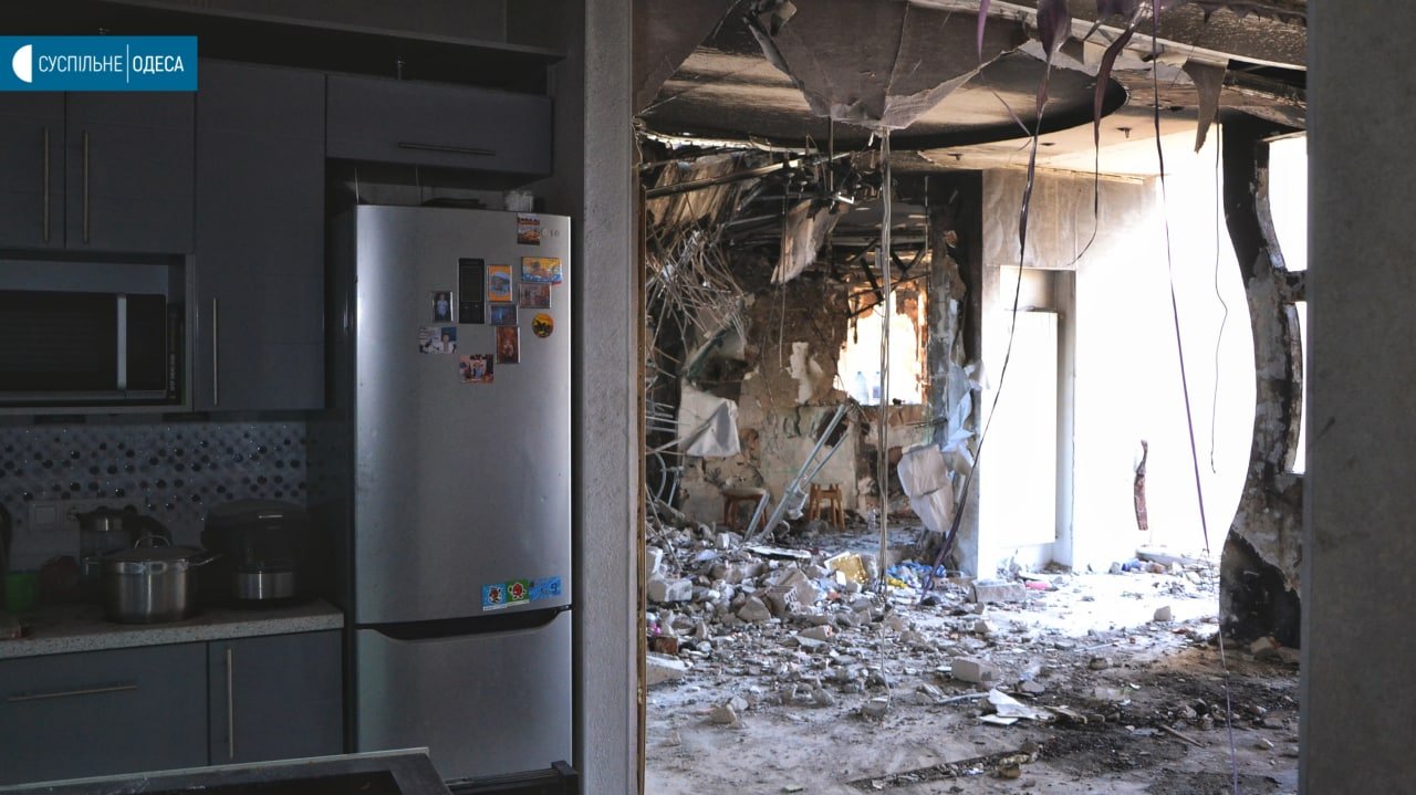 Стены в крови и руины вместо квартир: как теперь выглядит дом в Одессе после прилёта от «русского мира» 3