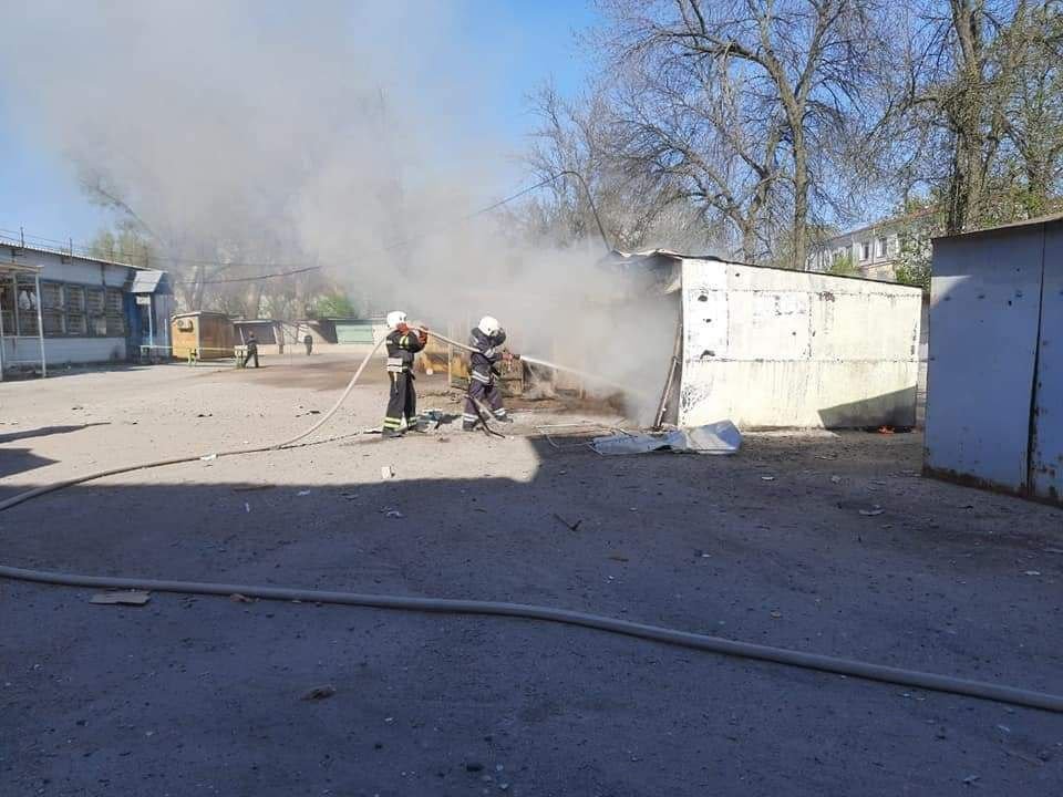 Оккупанты 10 раз обстреляли мирные города в Луганской области: идут бои за Орехово 2