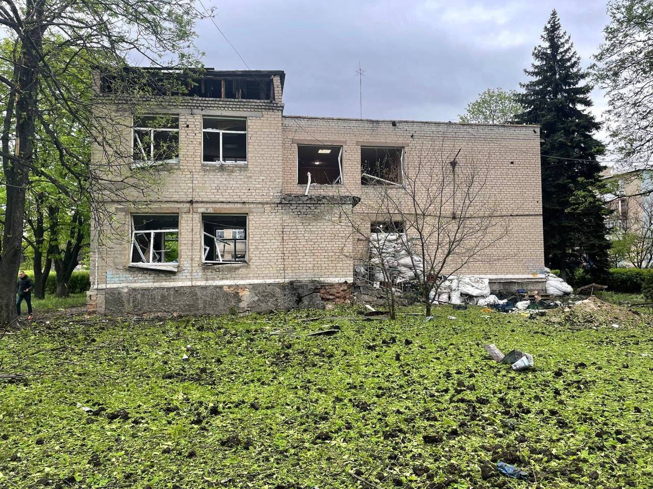 Оккупанты обстреляли город в Донецкой области: ранены 7 человек, среди них – 3 детей 2
