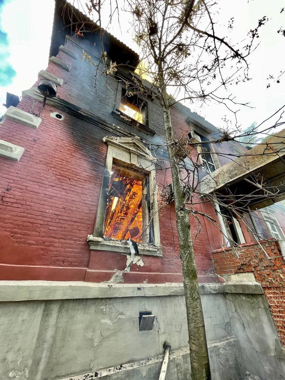 В Лисичанске боевики уничтожили противотуберкулёзный диспансер 1