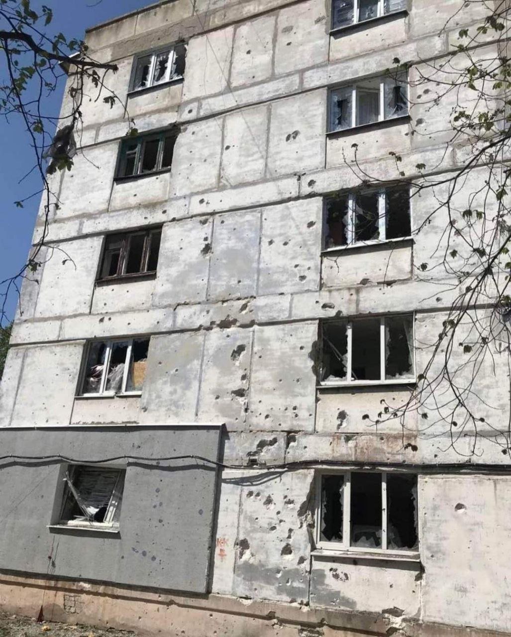 Окупанти за добу 24 рази обстріляли мирні міста у Луганській області: загинуло 5 людей 1
