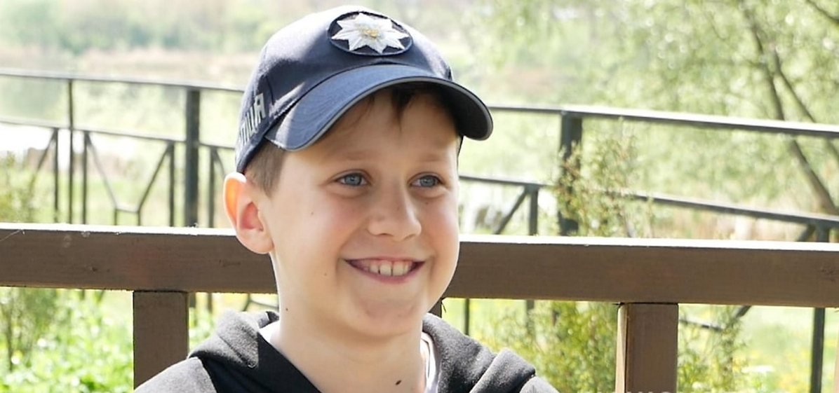 В Черновцах 11-летний мальчик-переселенец собрал деньги на 20 бронежилетов и тепловизор для ВСУ 1
