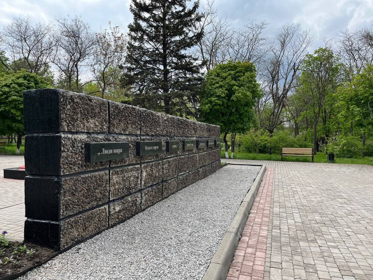 У Маріуполі рашисти відновили усі радянські пам'ятники 3