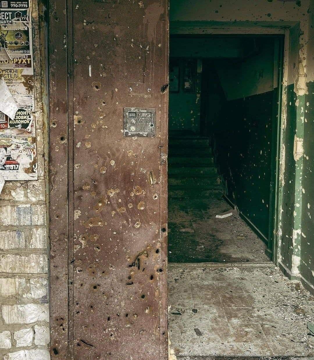 В Луганской области оккупанты разрушили двухэтажный дом, где прятались люди: 11 человек перестали выходить на связь 4