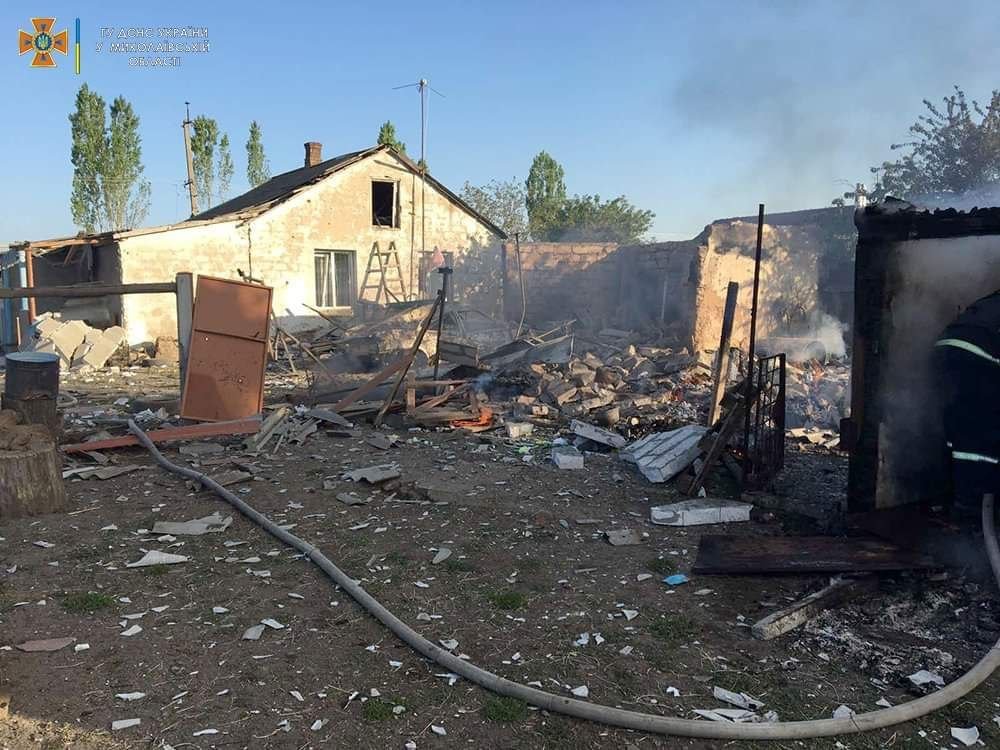 В Николаевской области боевики обстреляли село — загорелся гараж, погиб мужчина 1