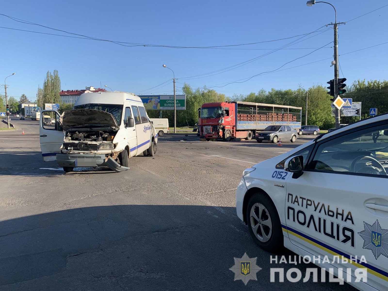 Серйозна аварія з маршруткою у Рівному: четверо постраждалих у лікарні 6