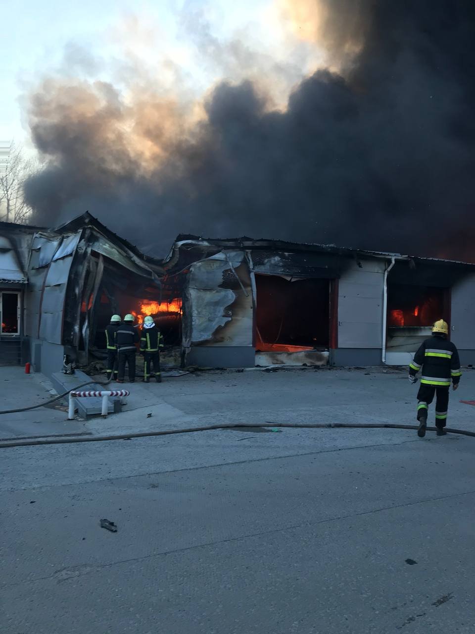 «Вначале в глазах читался страх, но спустя 4 дня массированных обстрелов все привыкли». Будни пожарной части Харькова 7