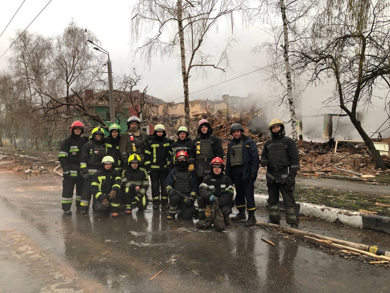 «Вначале в глазах читался страх, но спустя 4 дня массированных обстрелов все привыкли». Будни пожарной части Харькова 5