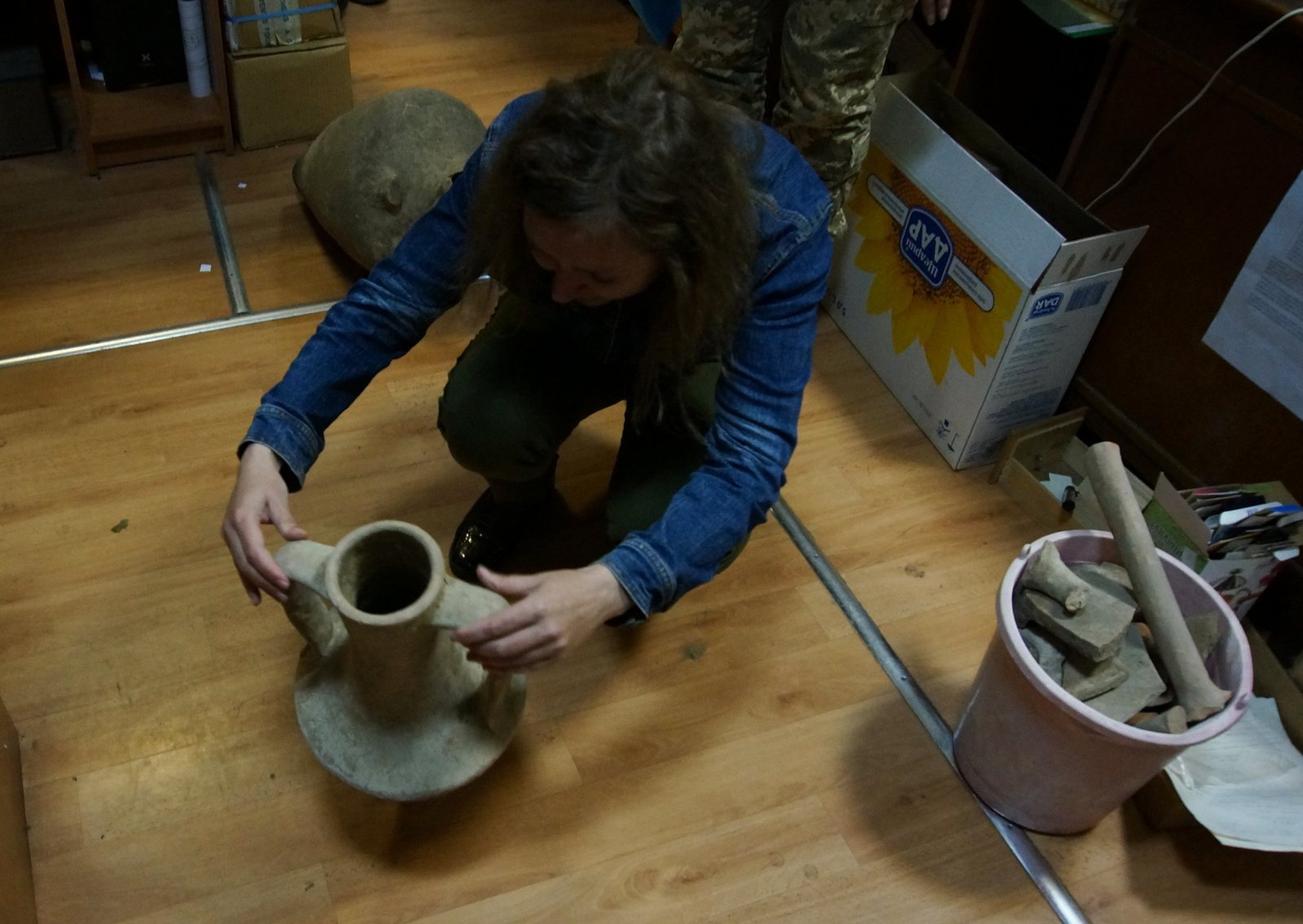 В Одесі бійці тероборони знайшли старовинні амфори: їх передали до музею 3