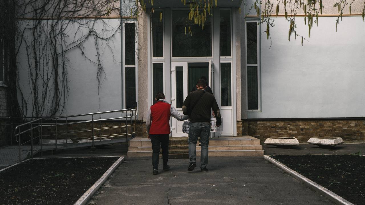«Другой жизненный сценарий не представляю»: как харьковский волонтер Станислав Жадан эвакуирует людей из территорий, где идут обстрелы 3