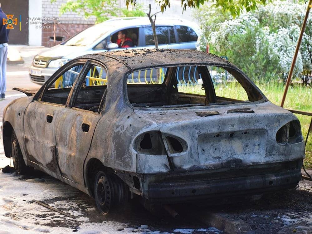Армія Росії обстріляла Миколаїв: загорівся меблевий магазин, пошкоджено будинки 3