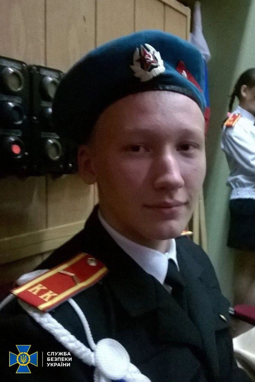 Угрожая расстрелом насиловал женщин в Киевской области: установлен второй подозреваемый 20-летний оккупант 1