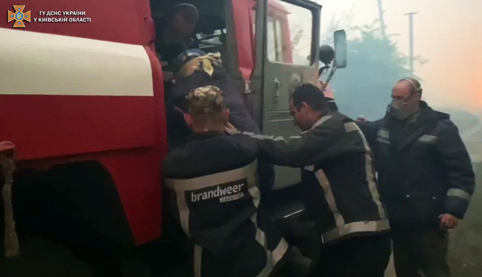 Біля Чорнобиля спалахнула лісова пожежа: людей просять зачинити вікна 1
