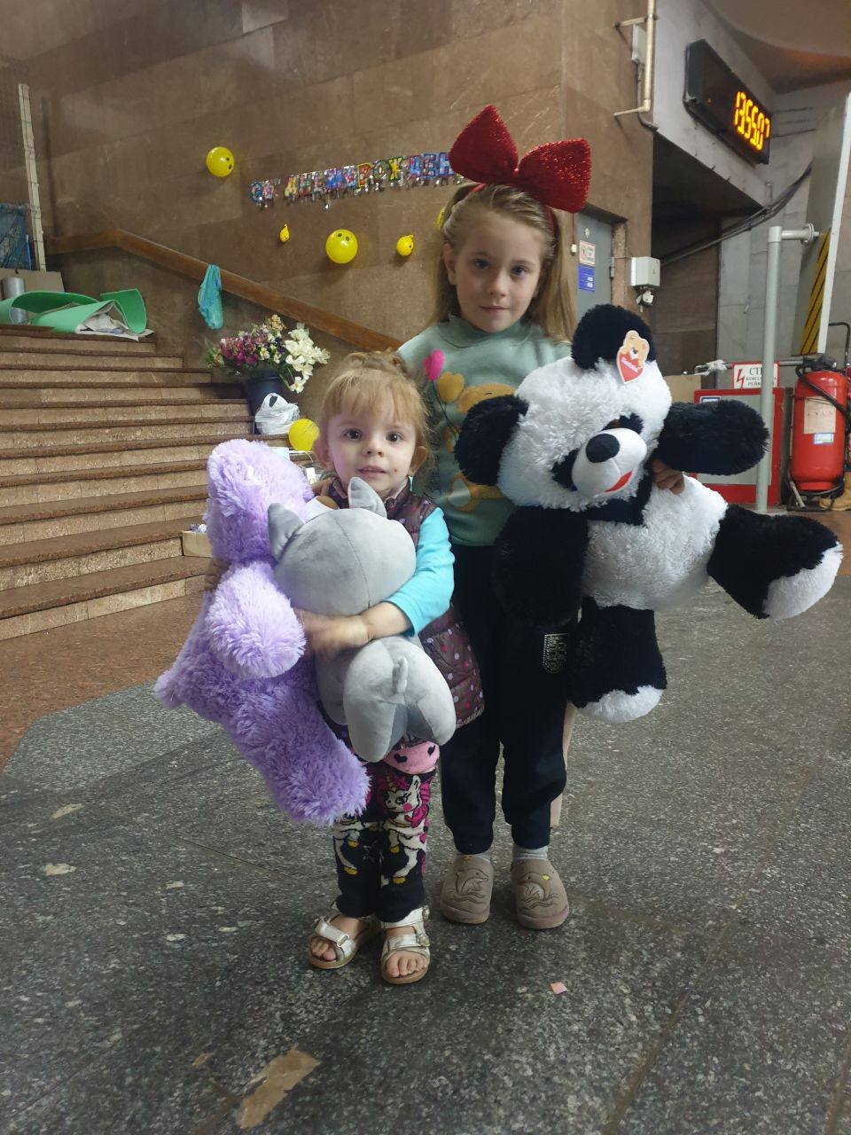 Харьковский волонтёр стал волшебником для детей, живущих в метро 3