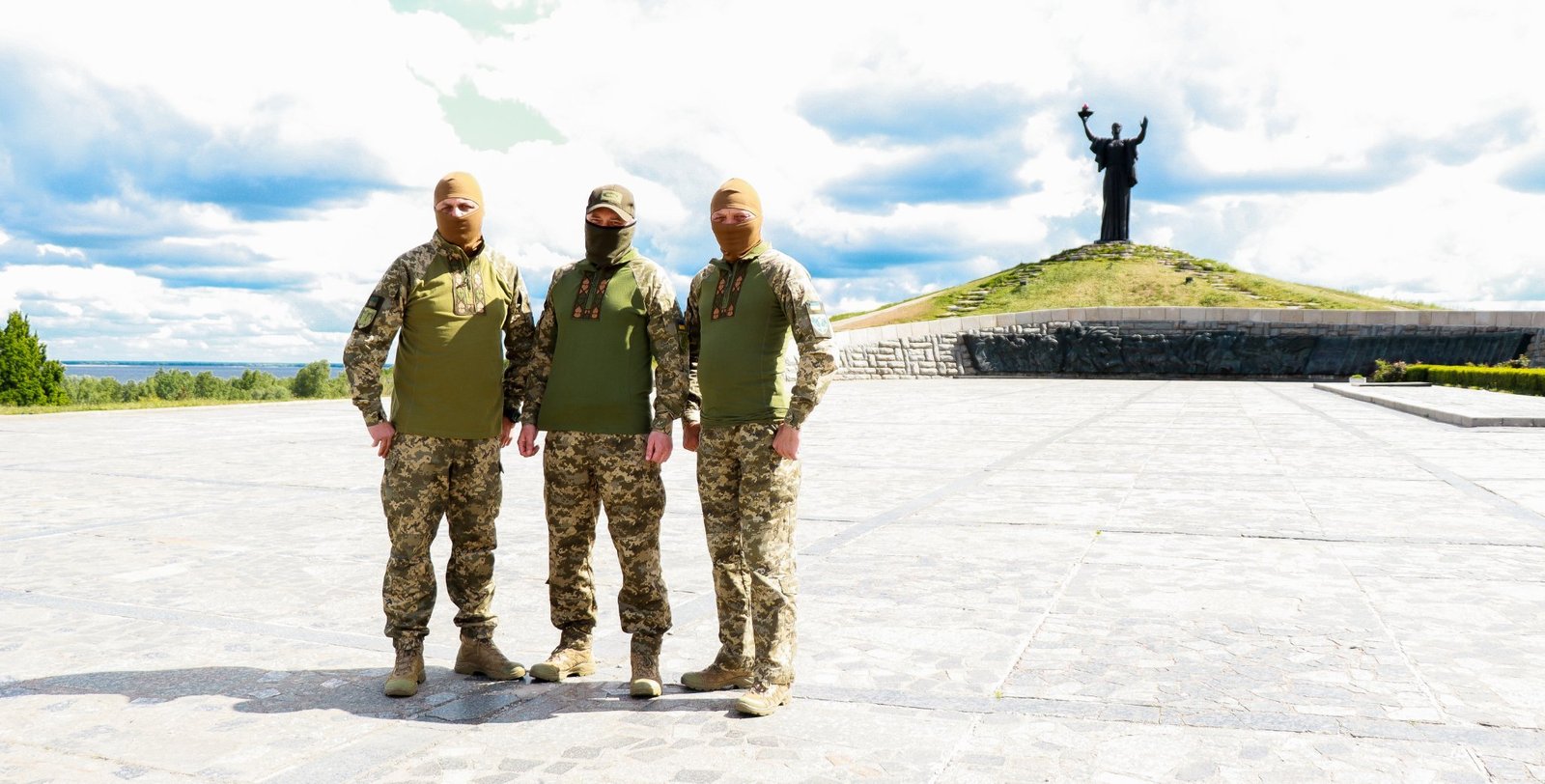 У Черкасах створили бойову вишиванку для ЗСУ 2
