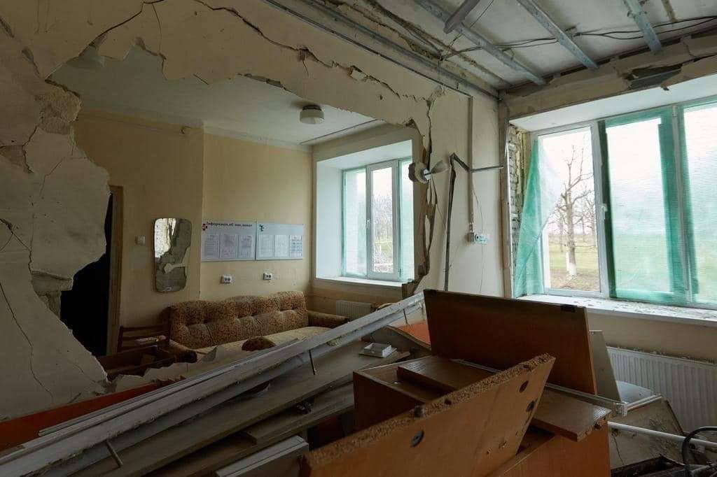 В Тростянце оккупанты окружили больницу и обстреляли из танков 6