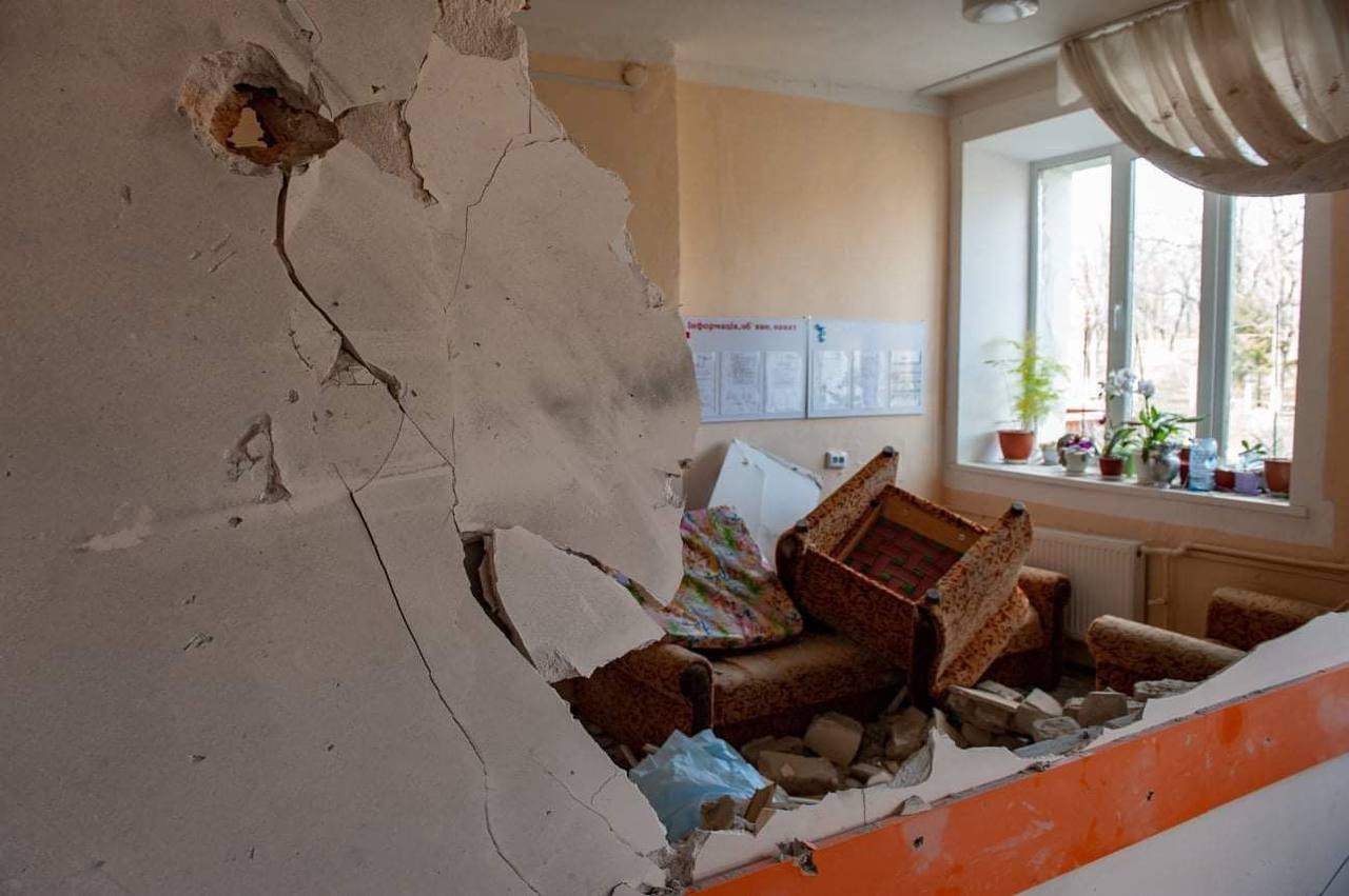 В Тростянце оккупанты окружили больницу и обстреляли из танков 7