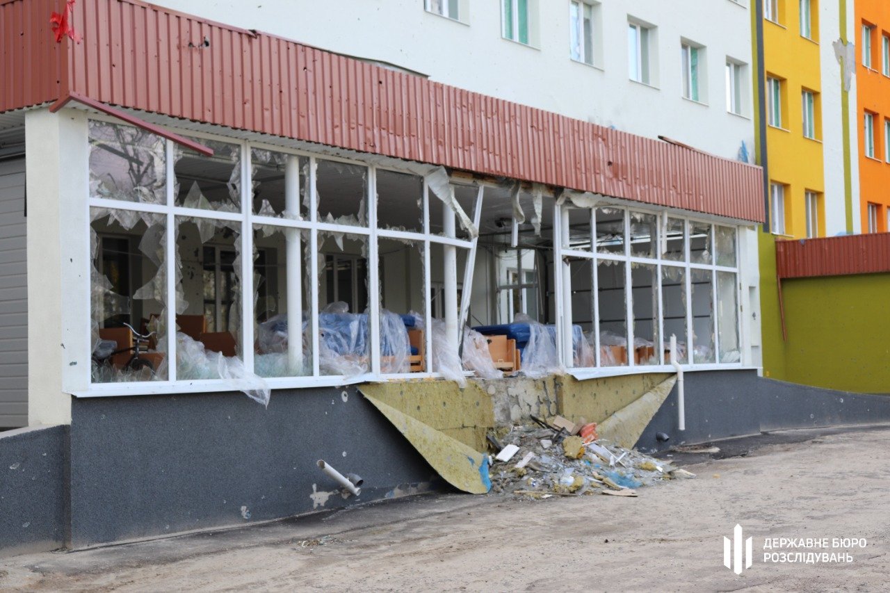 В Тростянце оккупанты окружили больницу и обстреляли из танков 3