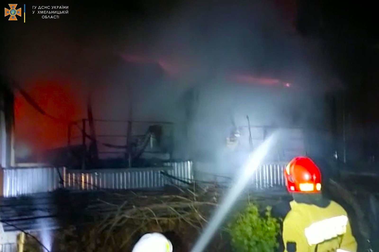 Пожар в гостинице в Хмельницкой области: спасли 14 человек, которые находились в здании 3