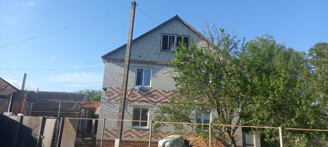 Войска рф выпустили две ракеты по Сумской области: разрушены 11 домов и предприятие 5